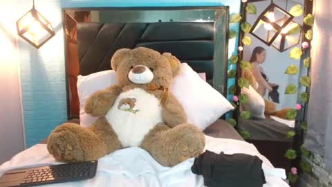 zoeemiller online show from September 18, 1:57 pm