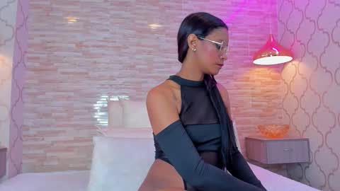 ZoeeSmitth online show from December 18, 11:49 am