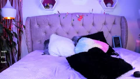 Snapshot of zoehilton chatting on December 3, 6:28 pm Zoe online show from December 3, 6:28 pm