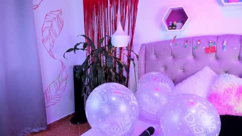 Snapshot of zoehilton chatting on December 8, 5:55 pm Zoe online show from December 8, 5:55 pm