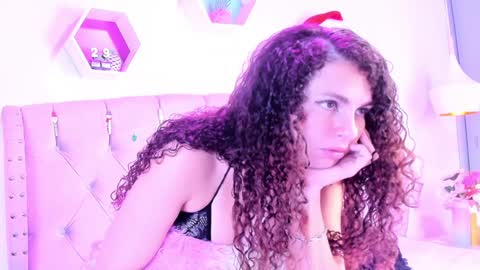 Snapshot of zoehilton chatting on December 21, 8:10 pm Zoe online show from December 21, 8:10 pm