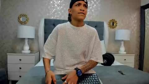 Zoe Krug online show from September 22, 12:18 pm