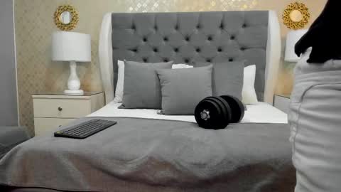 Zoe Krug online show from October 1, 11:49 am