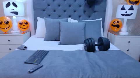 Zoe Krug online show from October 16, 4:08 pm