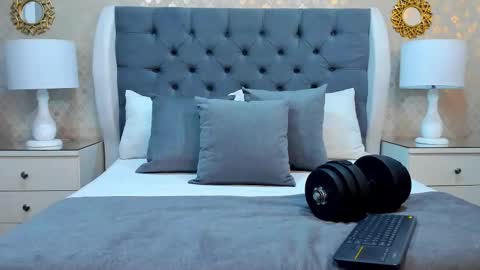 Zoe Krug online show from October 18, 11:55 am