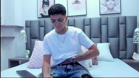 Zoe Krug online show from April 10, 12:32 pm