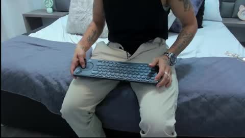 Zoe Krug online show from April 18, 7:07 pm