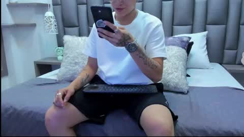 Zoe Krug online show from April 19, 12:37 pm