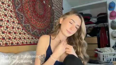 Snapshot of zoepleasing chatting on November 7, 1:38 am zoepleasing online show from November 7, 1:38 am