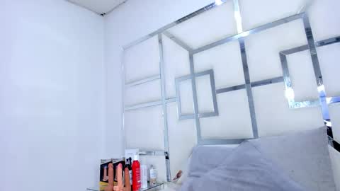 Snapshot of zoeswanx chatting on November 5, 11:54 am ZoeSwam online show from November 5, 11:54 am