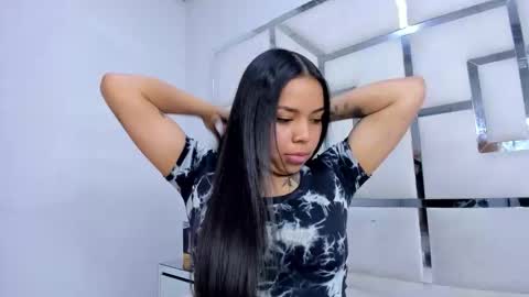 Snapshot of zoeswanx chatting on November 6, 11:44 am ZoeSwam online show from November 6, 11:44 am