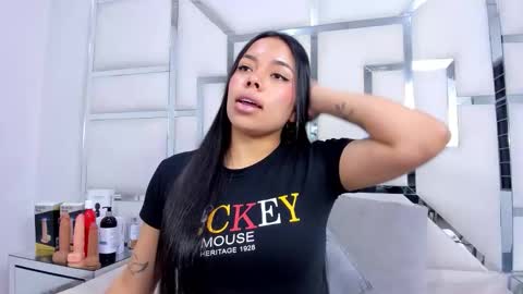 Snapshot of zoeswanx chatting on November 7, 11:21 am ZoeSwam online show from November 7, 11:21 am