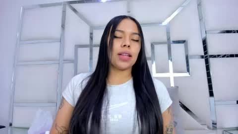 Snapshot of zoeswanx chatting on December 4, 11:30 am ZoeSwam online show from December 4, 11:30 am