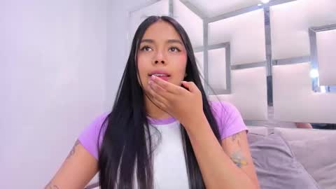 Snapshot of zoeswanx chatting on December 15, 2:05 am ZoeSwam online show from December 15, 2:05 am