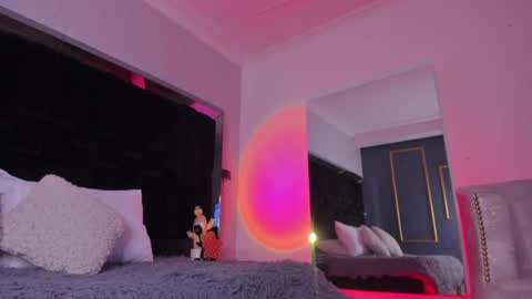 zoevidal_ online show from January 22, 11:45 am