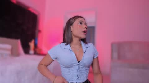 zoevidal_ online show from September 13, 12:05 pm