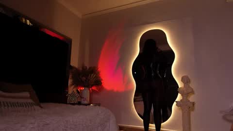 zoevidal_ online show from January 12, 11:59 am