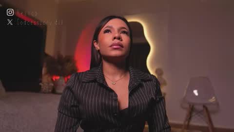 zoevidal_ online show from February 1, 12:04 pm