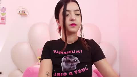 Snapshot of zoewillian chatting on July 23, 1:08 am zoewillian online show from July 23, 1:08 am