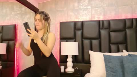 Snapshot of zoewilliis chatting on September 28, 11:59 am ZoeWilliis online show from September 28, 11:59 am