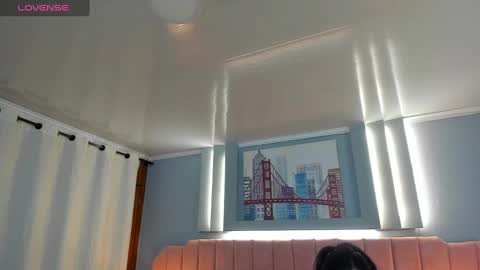 Snapshot of zoey_cute_ chatting on February 19, 3:06 am Valeria online show from February 19, 3:06 am