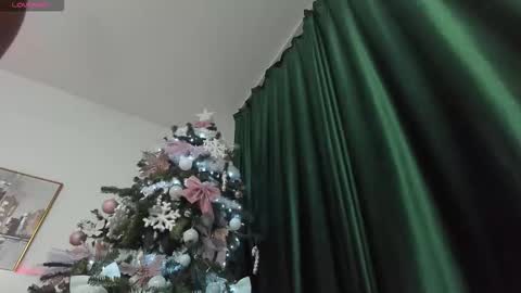 Zoey online show from December 16, 2:33 pm