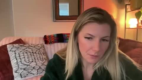 Snapshot of zoeydanner chatting on January 8, 8:00 pm Zoeydanner online show from January 8, 8:00 pm