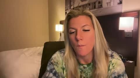 Snapshot of zoeydanner chatting on January 15, 4:11 pm Zoeydanner online show from January 15, 4:11 pm