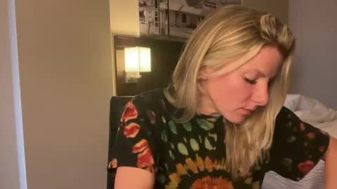 Snapshot of zoeydanner chatting on February 2, 9:35 pm Zoeydanner online show from February 2, 9:35 pm