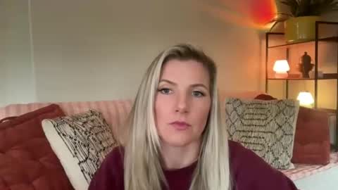 Snapshot of zoeydanner chatting on February 18, 9:44 pm Zoeydanner online show from February 18, 9:44 pm