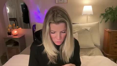 Snapshot of zoeydanner chatting on March 6, 4:53 am Zoeydanner online show from March 6, 4:53 am
