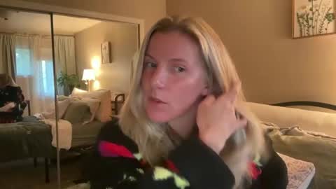 Snapshot of zoeydanner chatting on May 21, 3:02 am Zoeydanner online show from May 21, 3:02 am