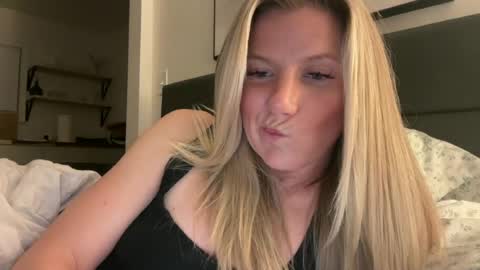 Zoeydanner online show from July 9, 7:34 am