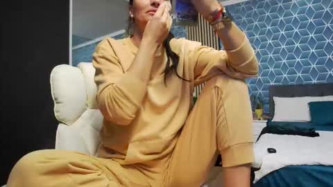 Snapshot of zoeylarkens chatting on November 4, 5:12 pm Zoey online show from November 4, 5:12 pm