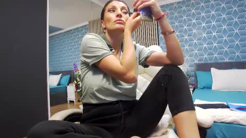 Snapshot of zoeylarkens chatting on November 6, 6:09 pm Zoey online show from November 6, 6:09 pm