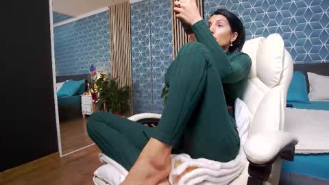 Snapshot of zoeylarkens chatting on November 14, 5:33 pm Zoey online show from November 14, 5:33 pm