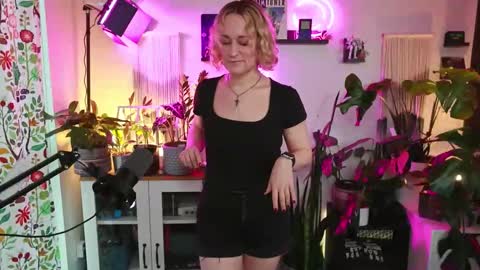 Zoey Ryan online show from December 15, 5:06 pm