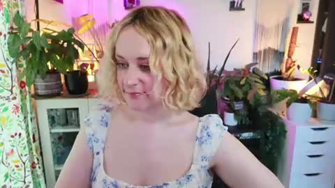 Snapshot of zoeyryan chatting on June 12, 7:35 pm Zoey Ryan online show from June 12, 7:35 pm