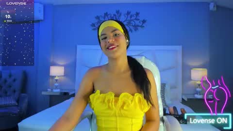 Snapshot of zoeysnow chatting on October 14, 11:55 am Z O E online show from October 14, 11:55 am