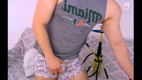Snapshot of zohan_haidar chatting on June 8, 7:58 pm ZohanMohamed online show from June 8, 7:58 pm