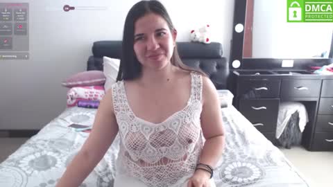 Snapshot of zohe_ chatting on December 10, 1:11 pm zohe online show from December 10, 1:11 pm