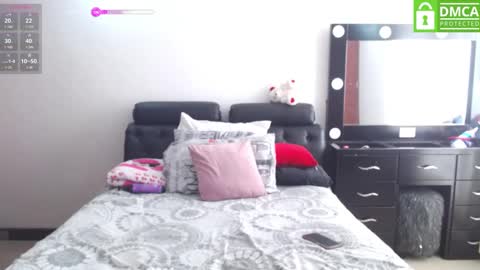 Snapshot of zohe_ chatting on December 11, 12:44 pm zohe online show from December 11, 12:44 pm