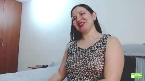 Snapshot of zohe_ chatting on October 6, 8:34 am zohe online show from October 6, 8:34 am