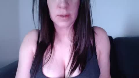 zoibee online show from February 12, 10:56 am