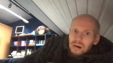 Snapshot of zolexthomas chatting on December 16, 11:22 am zolexthomas online show from December 16, 11:22 am