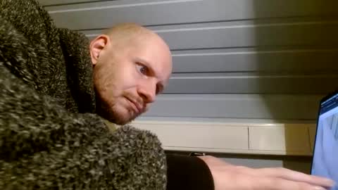 Snapshot of zolexthomas chatting on December 19, 6:12 pm zolexthomas online show from December 19, 6:12 pm