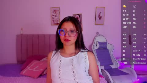 Zoe online show from March 31, 12:05 pm