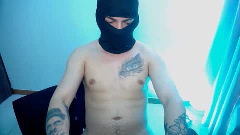 zoro_roronoa96 online show from October 23, 4:06 pm