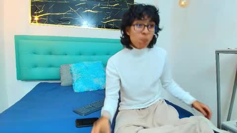 Snapshot of zoro_v chatting on November 3, 12:28 pm online show from November 3, 12:28 pm