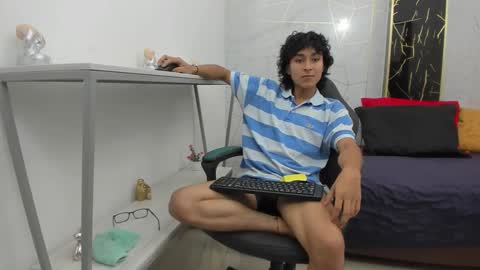 Snapshot of zoro_v chatting on November 27, 9:50 pm online show from November 27, 9:50 pm